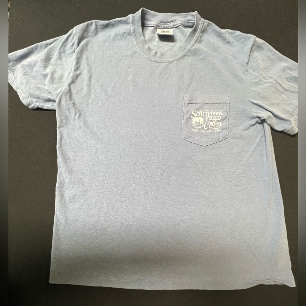 SOUTHERN FRIED COTTON SHORT SLEEVE POCKET T-SHIRT MED BLUE WITH LABRADOR DOGGIES